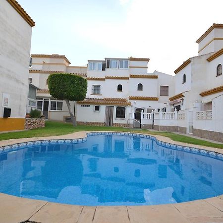Agradable Adosado Con Piscina, Duchas Hidromasaje Villa ตอร์เรเวียคา ภายนอก รูปภาพ