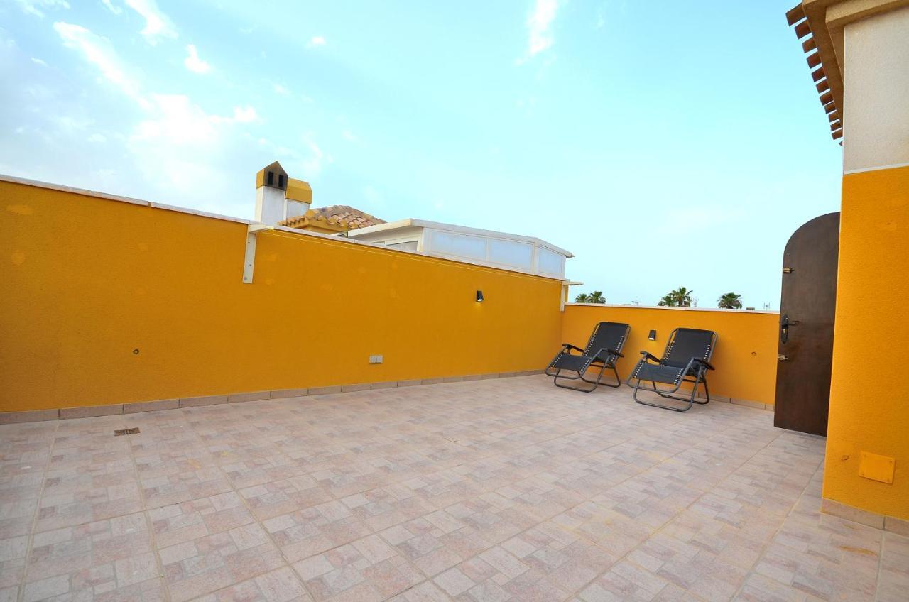 Agradable Adosado Con Piscina, Duchas Hidromasaje Villa ตอร์เรเวียคา ภายนอก รูปภาพ