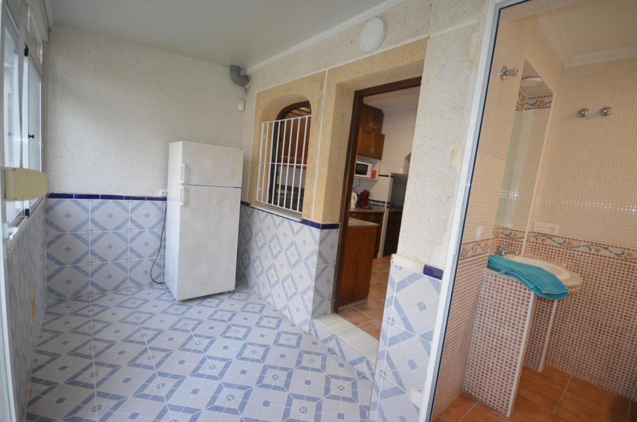 Agradable Adosado Con Piscina, Duchas Hidromasaje Villa ตอร์เรเวียคา ภายนอก รูปภาพ