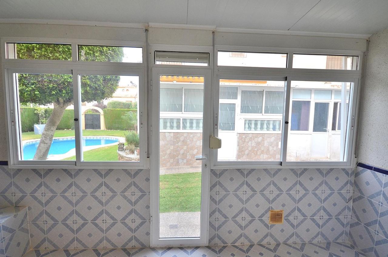 Agradable Adosado Con Piscina, Duchas Hidromasaje Villa ตอร์เรเวียคา ภายนอก รูปภาพ