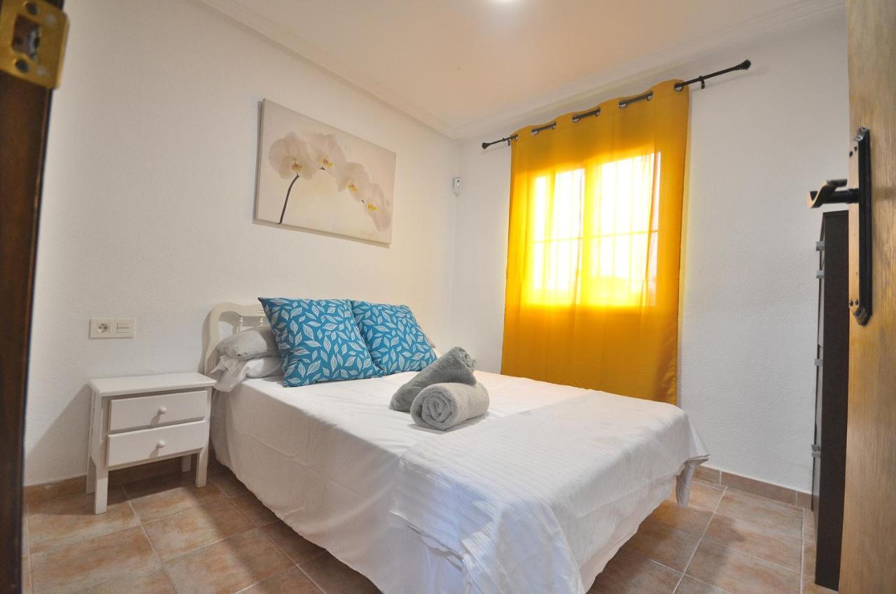 Agradable Adosado Con Piscina, Duchas Hidromasaje Villa ตอร์เรเวียคา ภายนอก รูปภาพ