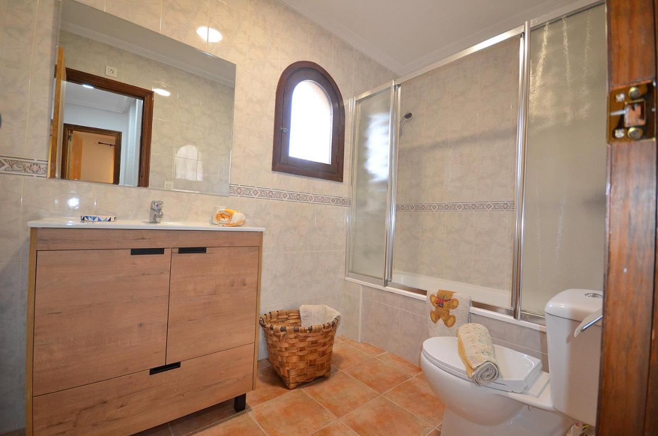 Agradable Adosado Con Piscina, Duchas Hidromasaje Villa ตอร์เรเวียคา ภายนอก รูปภาพ