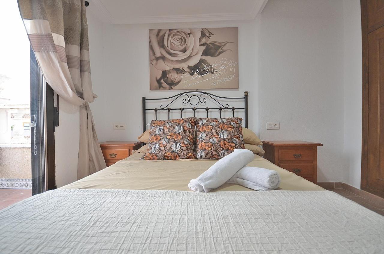Agradable Adosado Con Piscina, Duchas Hidromasaje Villa ตอร์เรเวียคา ภายนอก รูปภาพ