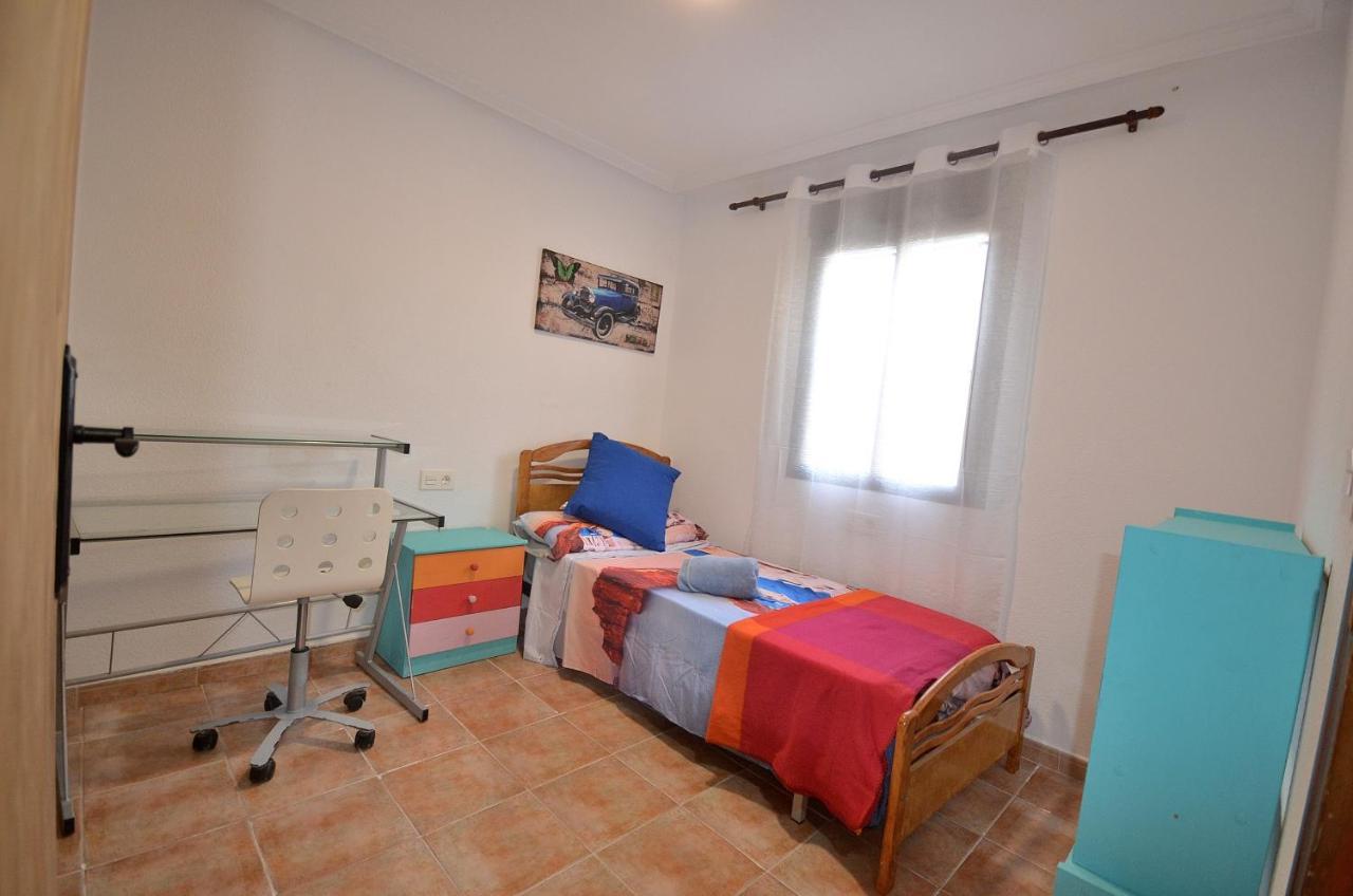 Agradable Adosado Con Piscina, Duchas Hidromasaje Villa ตอร์เรเวียคา ภายนอก รูปภาพ