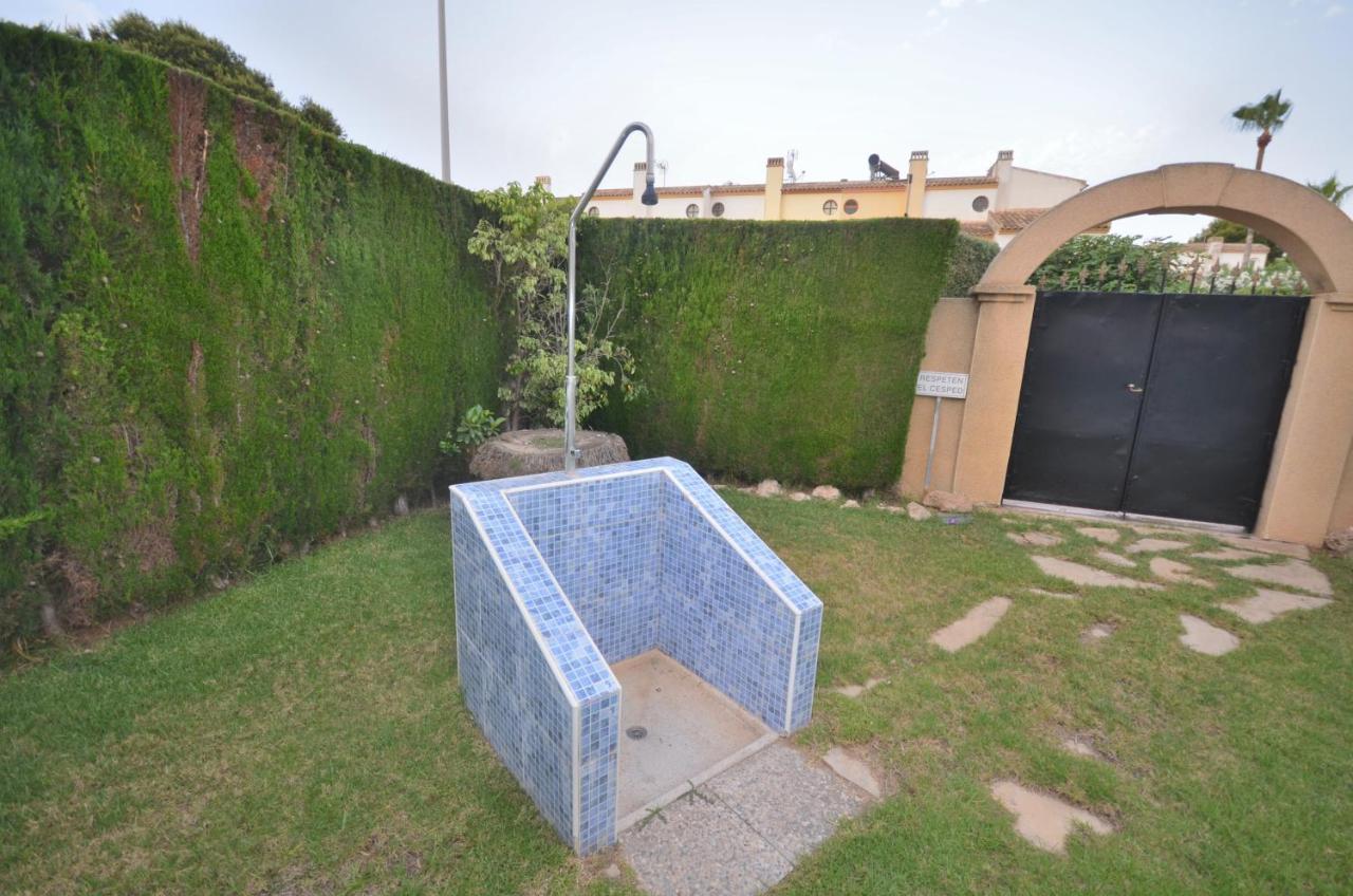 Agradable Adosado Con Piscina, Duchas Hidromasaje Villa ตอร์เรเวียคา ภายนอก รูปภาพ