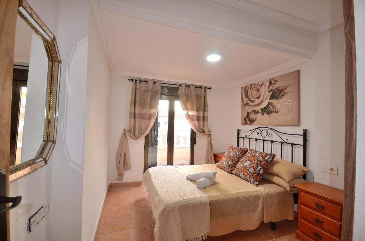 Agradable Adosado Con Piscina, Duchas Hidromasaje Villa ตอร์เรเวียคา ภายนอก รูปภาพ