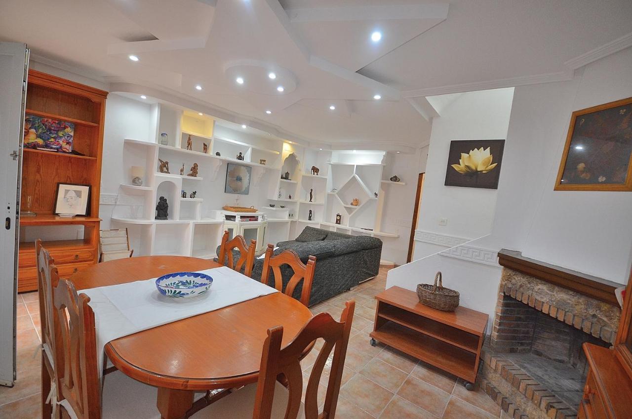 Agradable Adosado Con Piscina, Duchas Hidromasaje Villa ตอร์เรเวียคา ภายนอก รูปภาพ