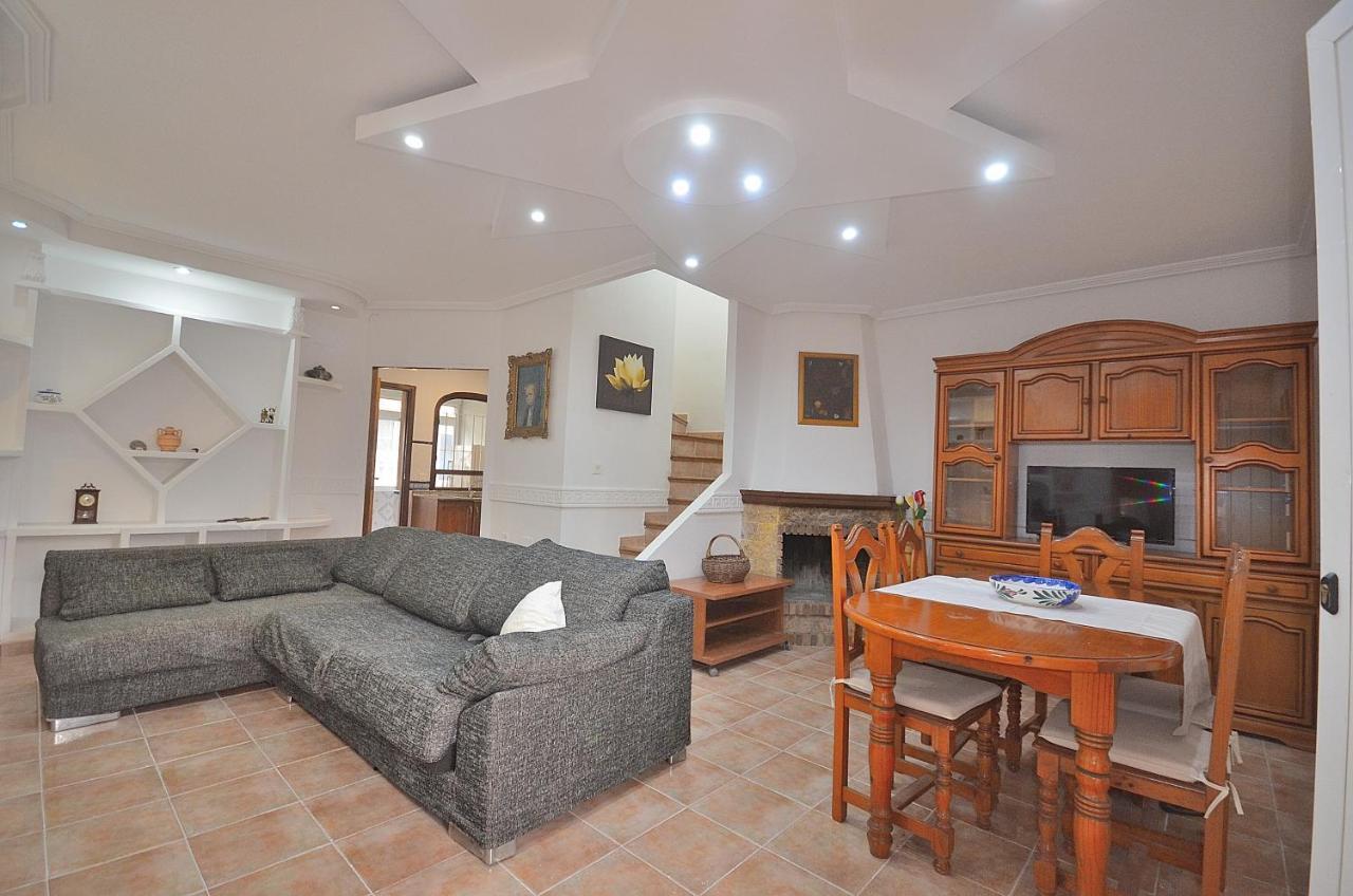 Agradable Adosado Con Piscina, Duchas Hidromasaje Villa ตอร์เรเวียคา ภายนอก รูปภาพ