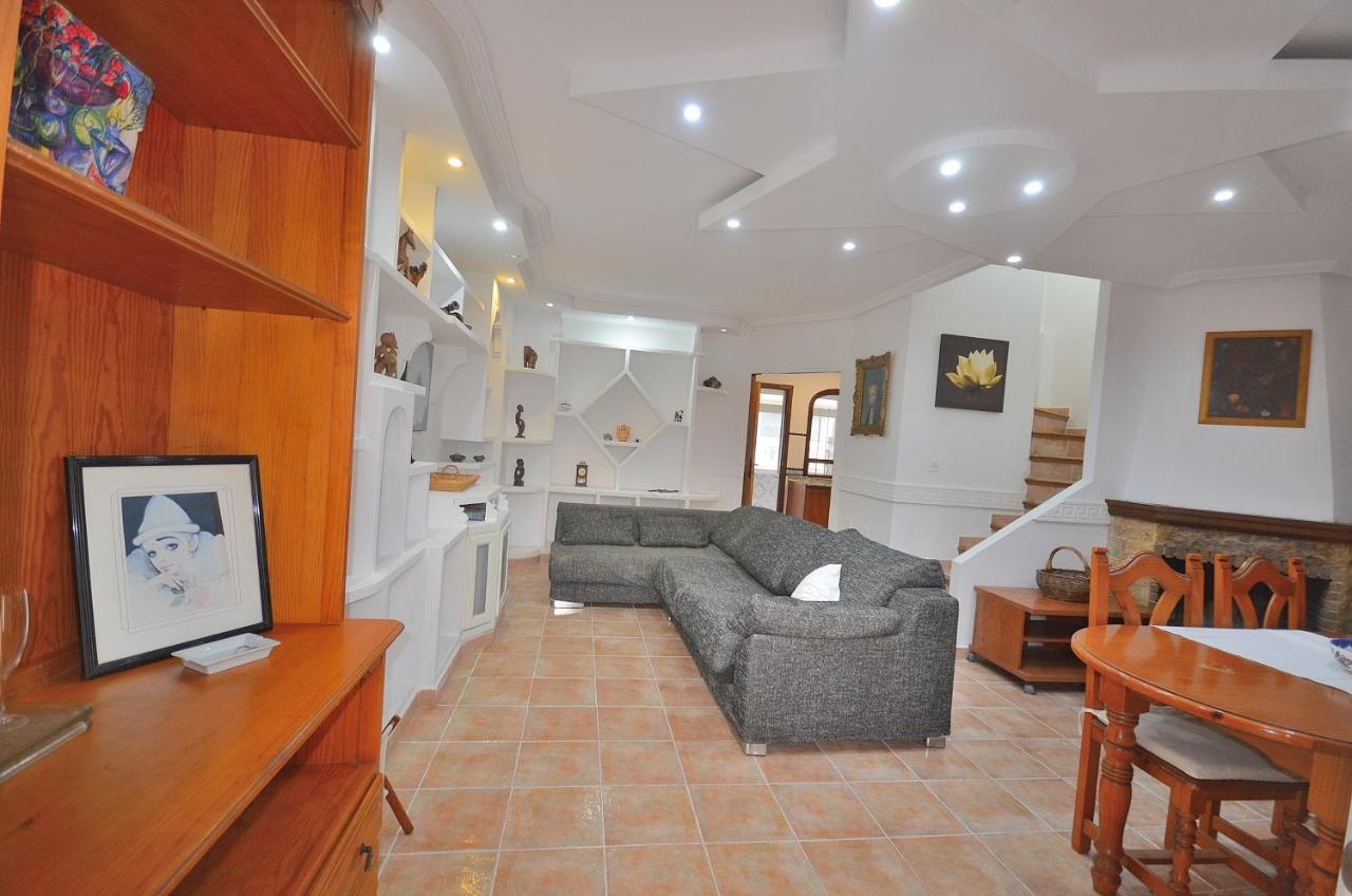 Agradable Adosado Con Piscina, Duchas Hidromasaje Villa ตอร์เรเวียคา ภายนอก รูปภาพ