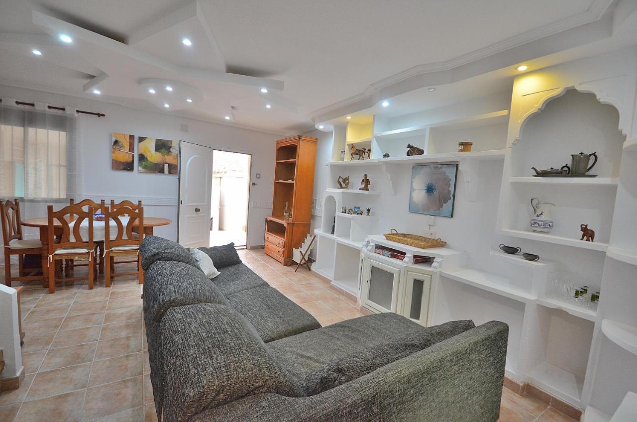 Agradable Adosado Con Piscina, Duchas Hidromasaje Villa ตอร์เรเวียคา ภายนอก รูปภาพ