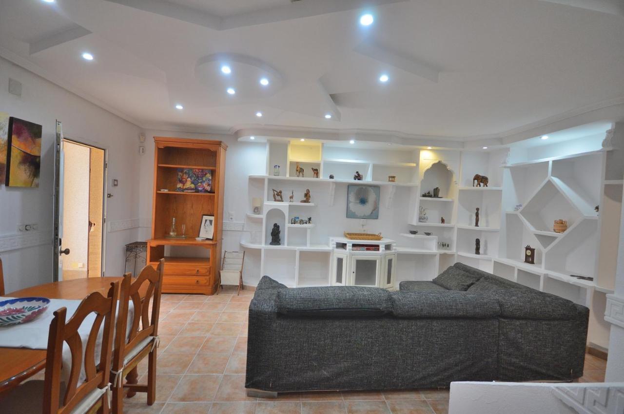 Agradable Adosado Con Piscina, Duchas Hidromasaje Villa ตอร์เรเวียคา ภายนอก รูปภาพ