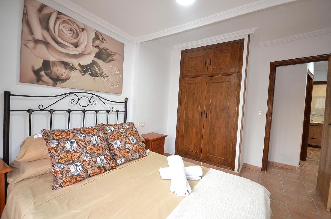 Agradable Adosado Con Piscina, Duchas Hidromasaje Villa ตอร์เรเวียคา ภายนอก รูปภาพ
