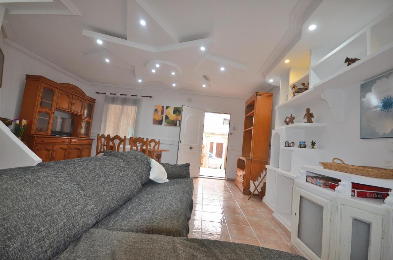 Agradable Adosado Con Piscina, Duchas Hidromasaje Villa ตอร์เรเวียคา ภายนอก รูปภาพ