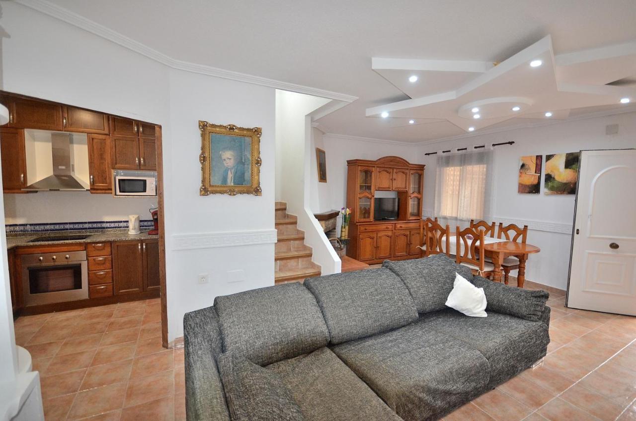 Agradable Adosado Con Piscina, Duchas Hidromasaje Villa ตอร์เรเวียคา ภายนอก รูปภาพ
