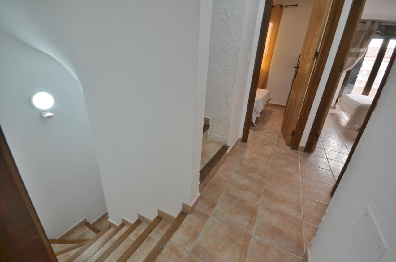 Agradable Adosado Con Piscina, Duchas Hidromasaje Villa ตอร์เรเวียคา ภายนอก รูปภาพ