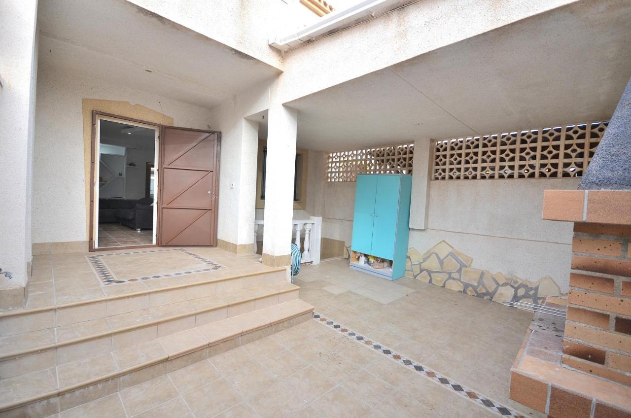 Agradable Adosado Con Piscina, Duchas Hidromasaje Villa ตอร์เรเวียคา ภายนอก รูปภาพ